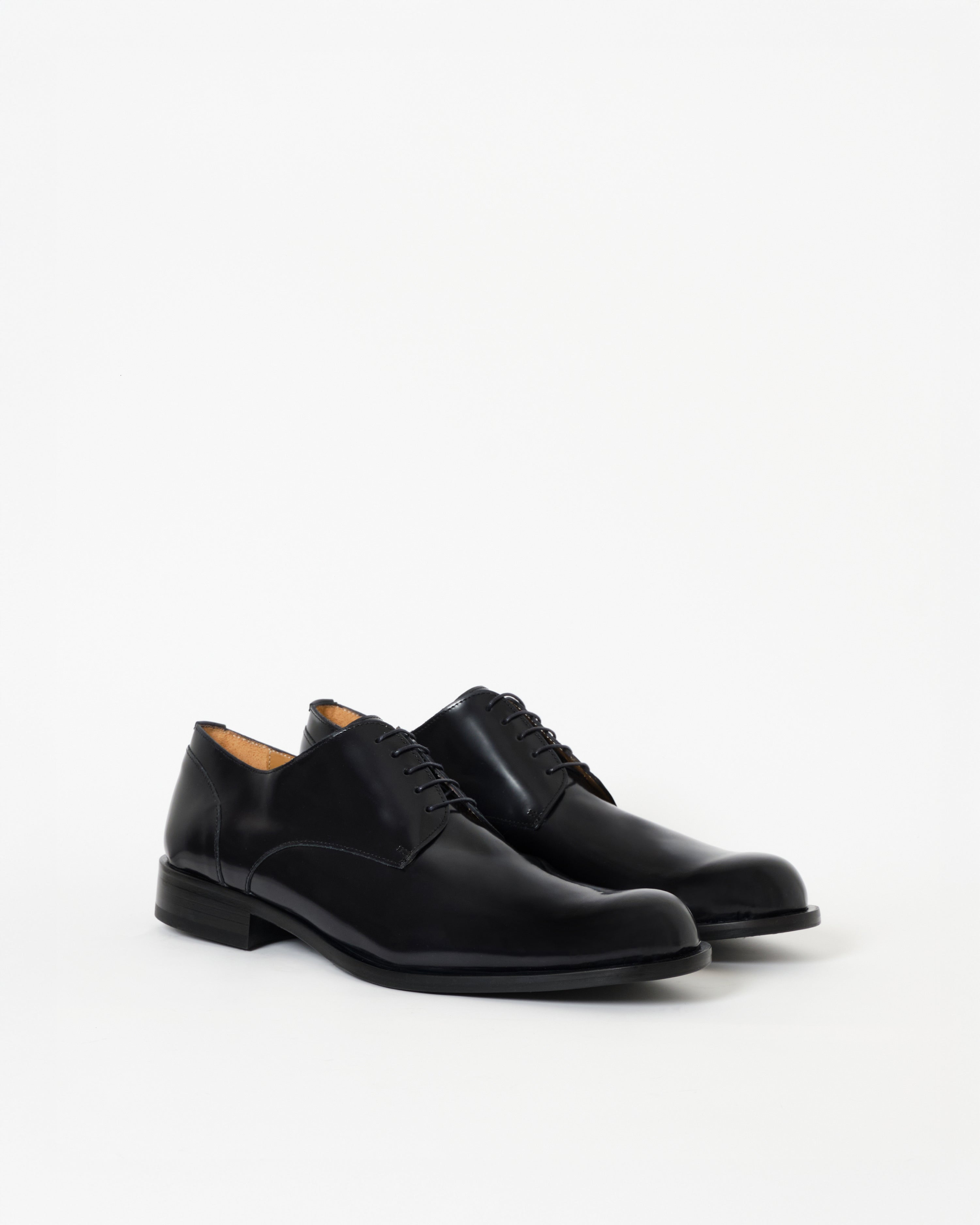 Derby - Shiny Black