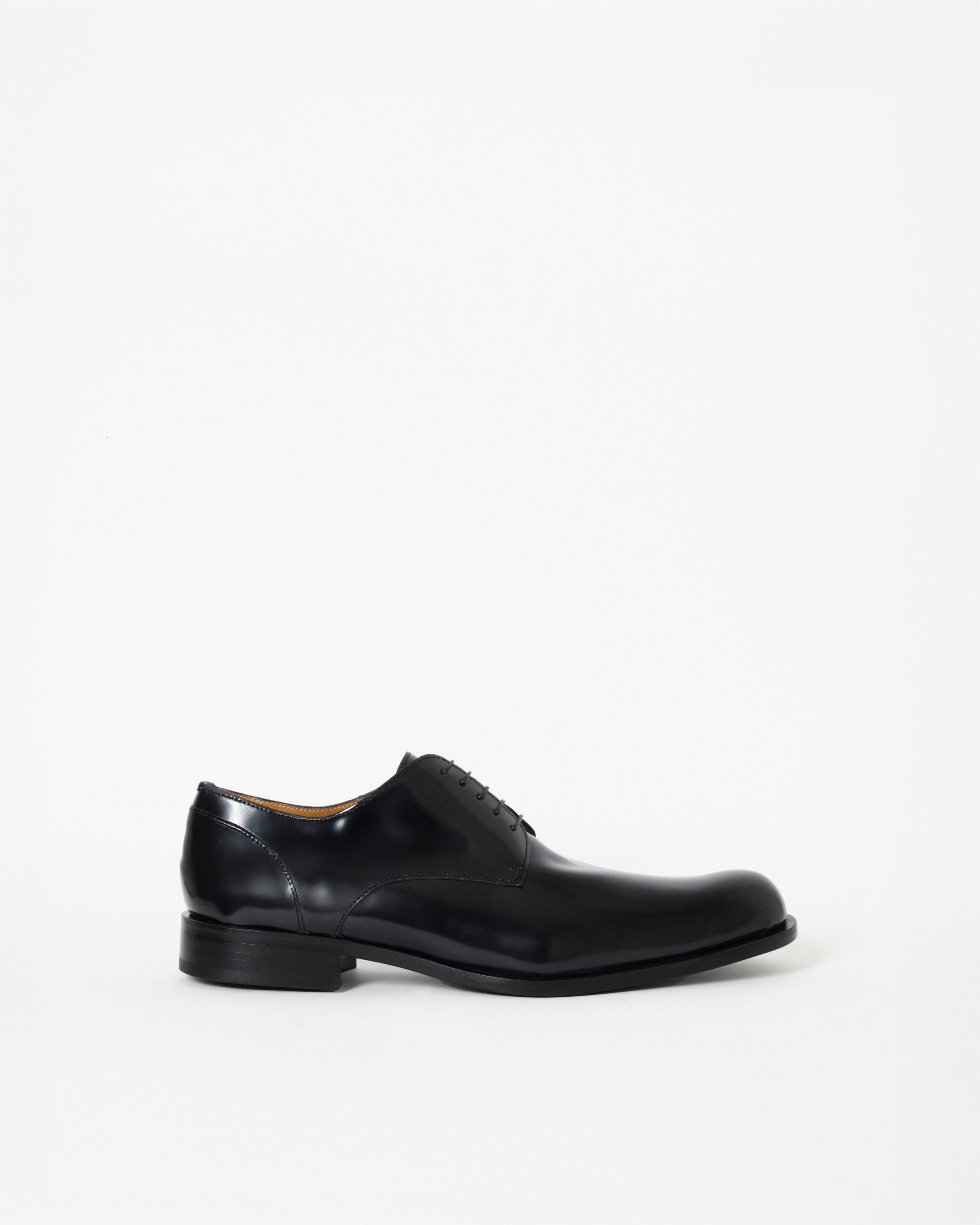 Derby - Shiny Black