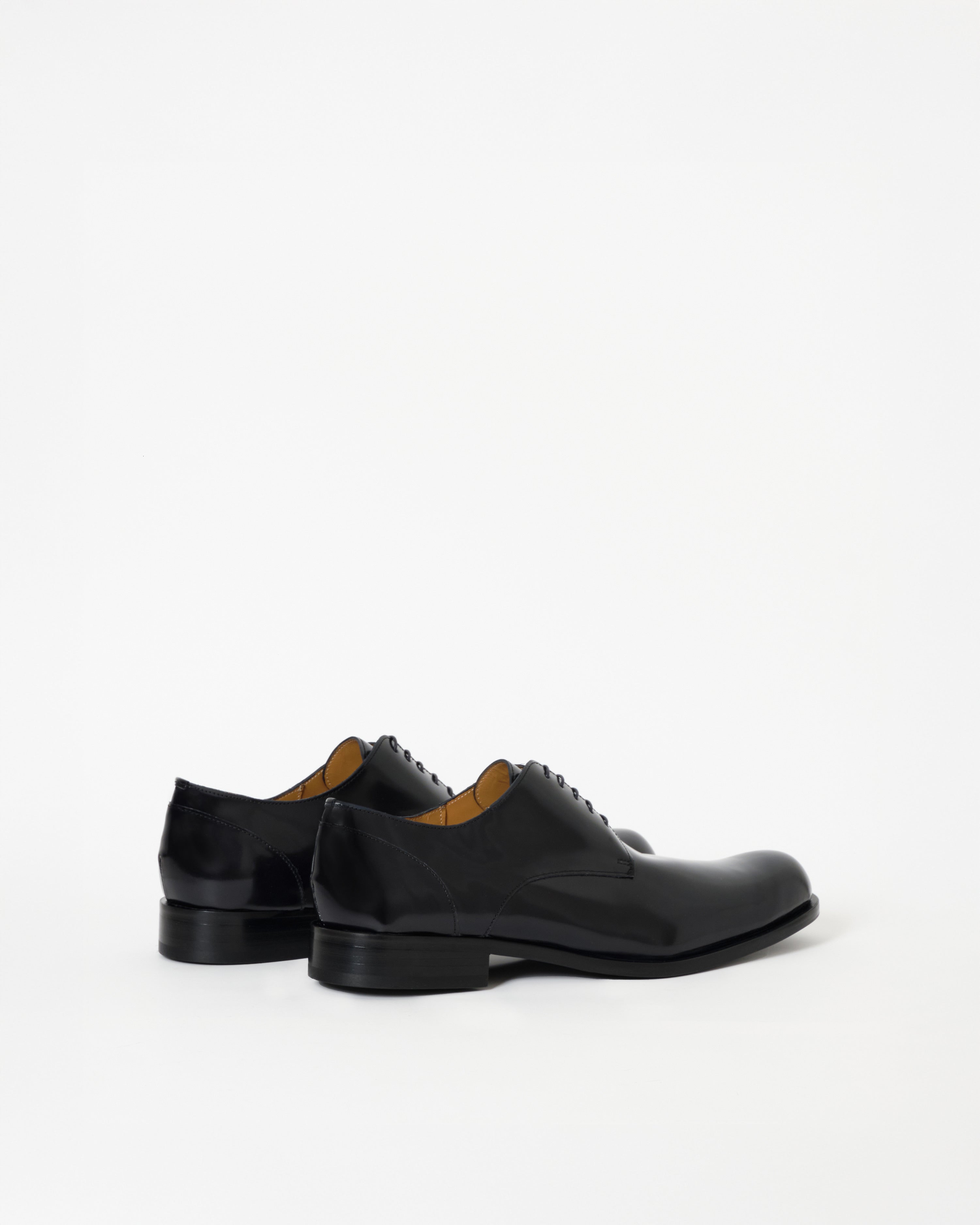 Derby - Shiny Black